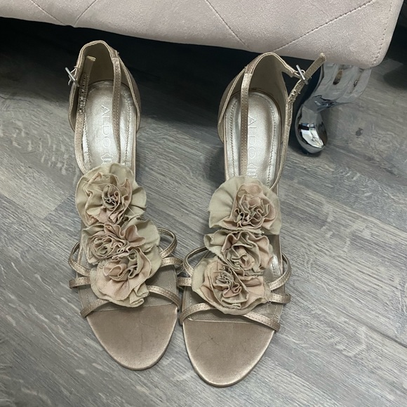 Aldo champagne gold heels. Size 9 - Picture 5 of 5